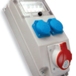 1 x priza industriala : 5x16A IP54 400V 2 x prize industriale : schuko 32A IP54 250V